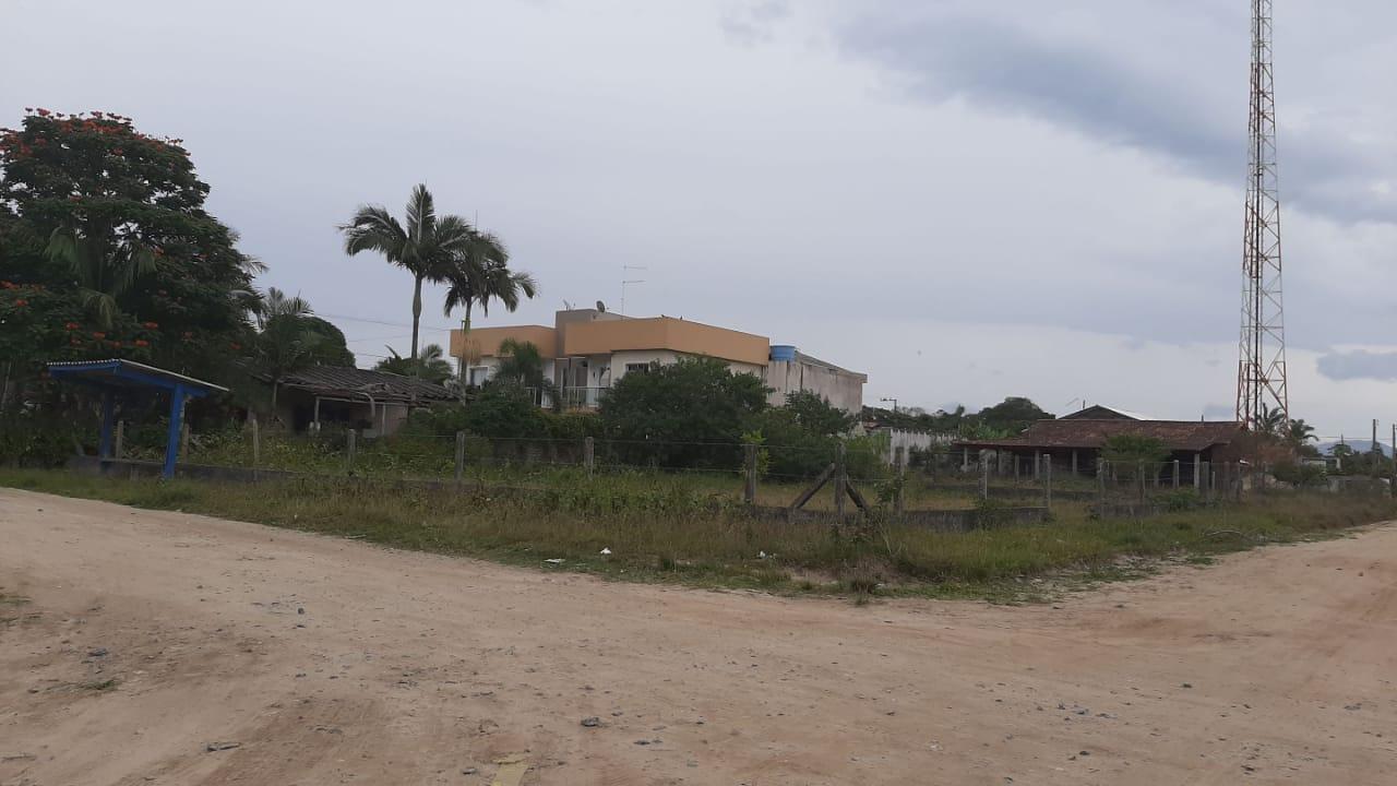 Terreno de esquina no Balneário Bahamas l