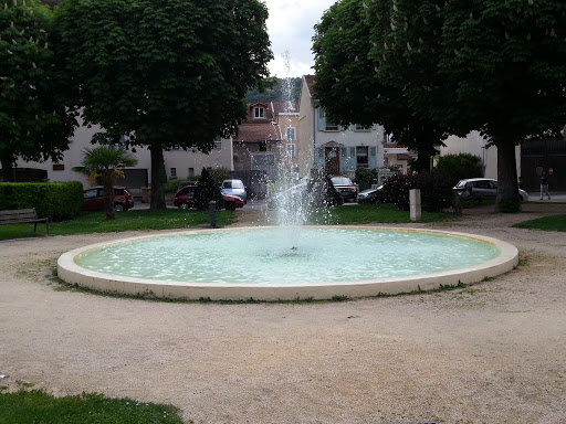 Fountain De Chateau 