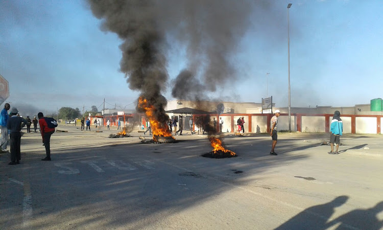 North West protesters burn tyres as they call for premier Supra Mahumapelo to step down.
