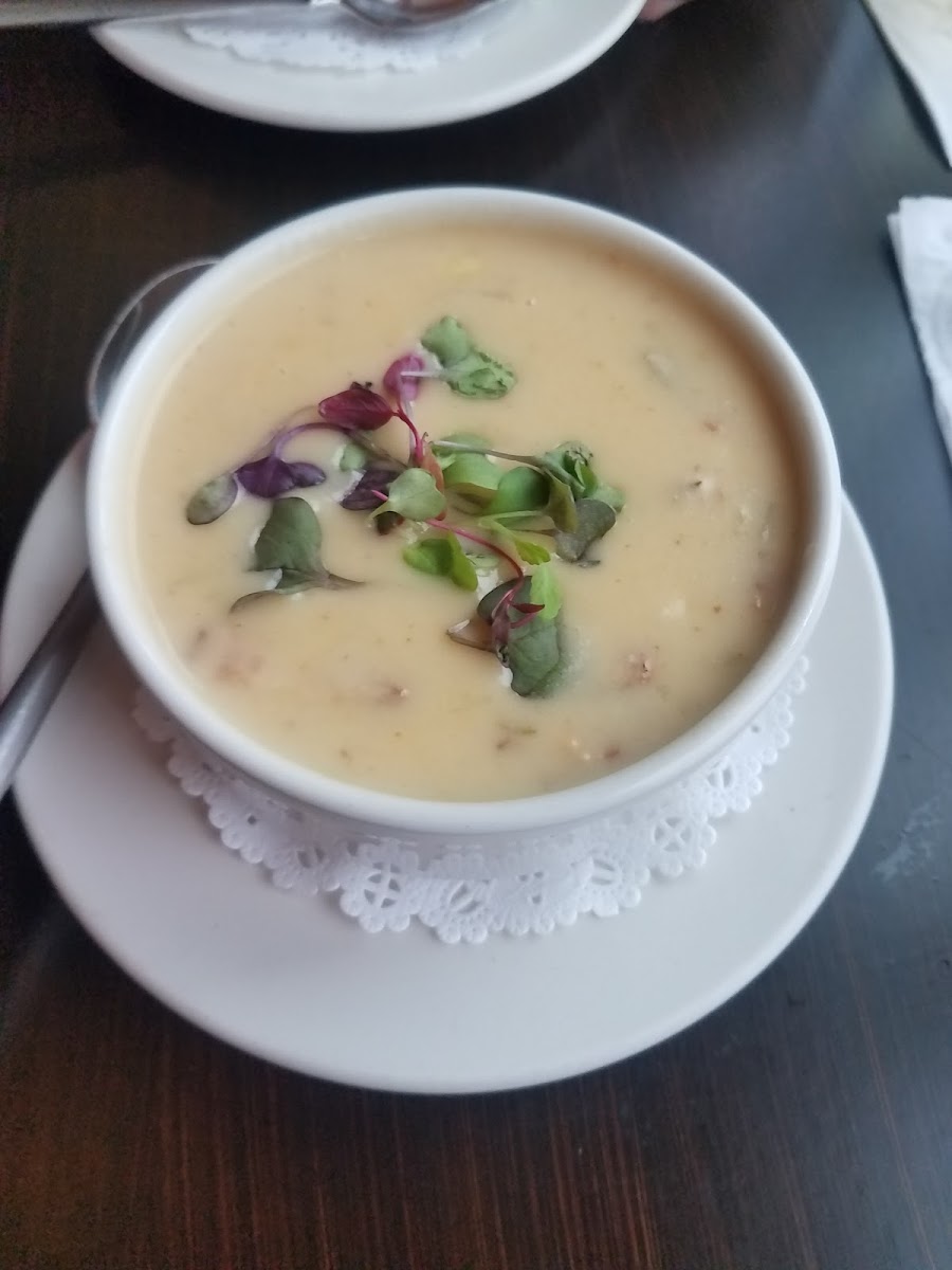 Scallop bacon corn chowder