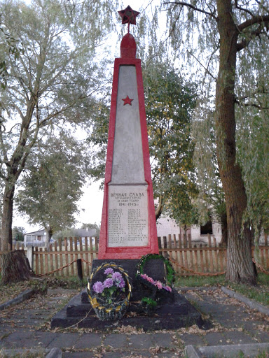 Памятник в Парфёновичах