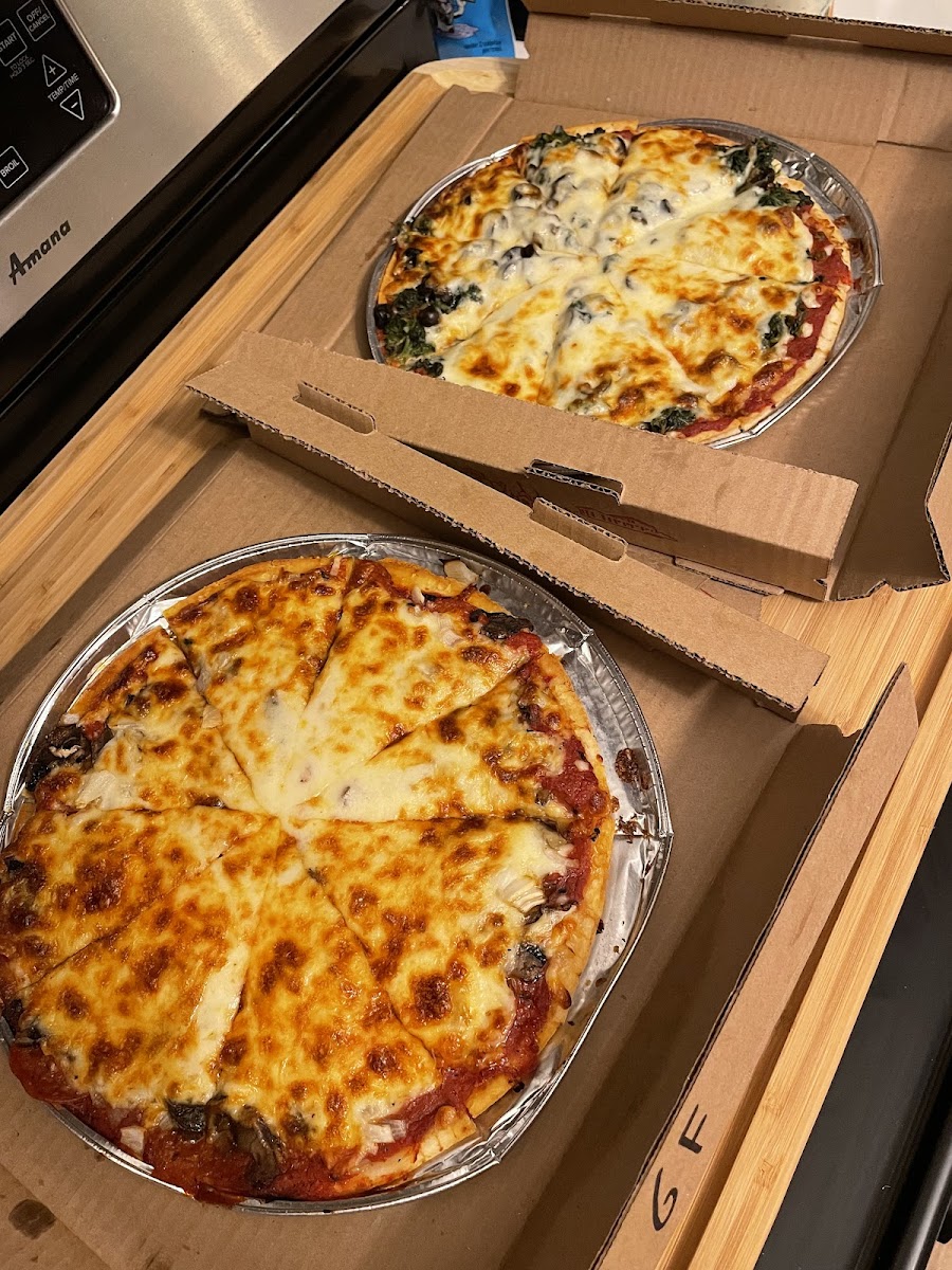 Gluten-Free Pizza at La Villa Restaurant Lounge and Banquets