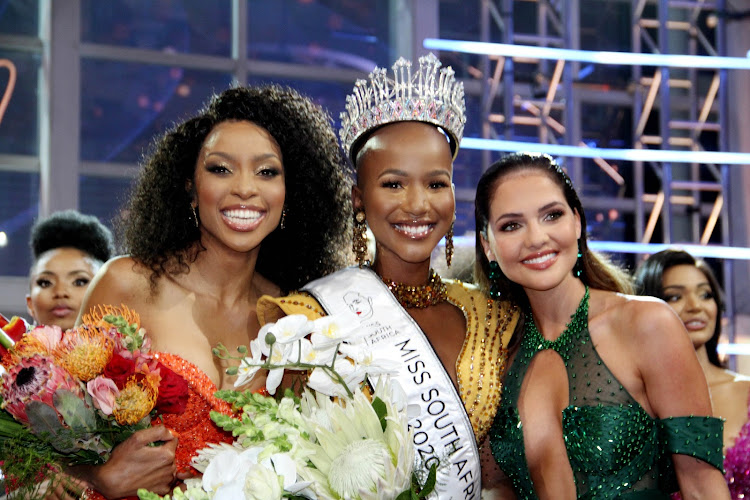 Shudufhadzo Musida (centre), the winner of the Miss SA 2020 pageant, with first and second runners-up, Thato Moselle (left) and Natasha Joubert.