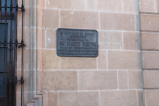 GOBIERNO DEL ESTADO DE DURANGO.EN ESTA CASA EL DR. ISAURO VENZOR INICIÓ SUS INVESTIGACIONES SOBRE EL SUERO ANTIALACRANICO.VICTORIA DE DURANGO, DGO. SEP 12 DE 1989.GOVERNMENT OF THE STATE OF...