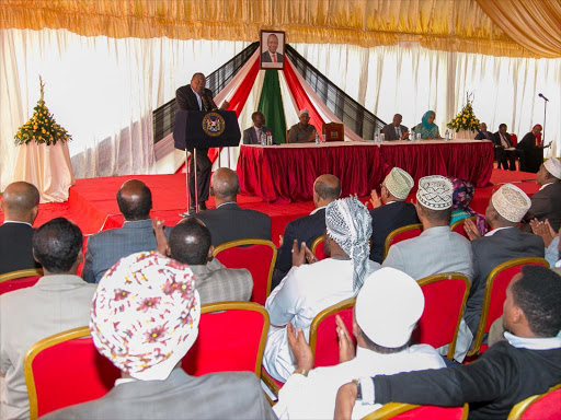 President Uhuru Kenyatta addresses a delegation of the Isahakia community who paid him a courtesy call at State House, Nairobi on Friday, October 28, 2016. /PSCU
