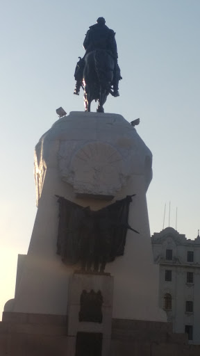 Plaza San Martin, monumento ce