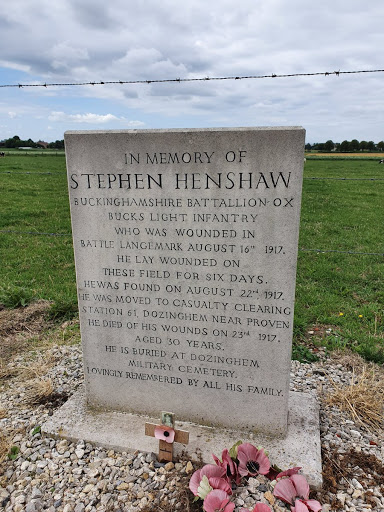 IN MEMORY OF STEPHEN HENSHAW BUCKINGHAMSHIRE BATTALLION OX BUCKS LIGHT INFANTRY WHO WAS WOUNDED IN BATTLE LANGEMARK AUGUST 16" 1917. HE LAY WOUNDED ON THESE FIELD FOR SIX DAYS. HE WAS FOUND ON...