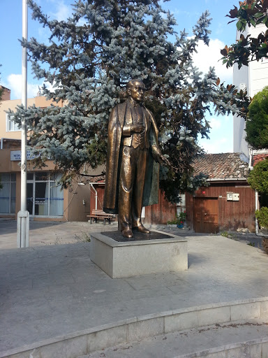 sile Atatürk heykeli
