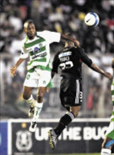 IN CONTROL: Kleinbooi Taaibos beats Lucas Thwala in the air during the Telkom Knockout match between Bloemfontein Celtic and Orlando Pirates at Chatsworth Stadium in Durban ,on Saturday. 29/11/2008. Pic. Anesh Debiky. © Gallo Images.