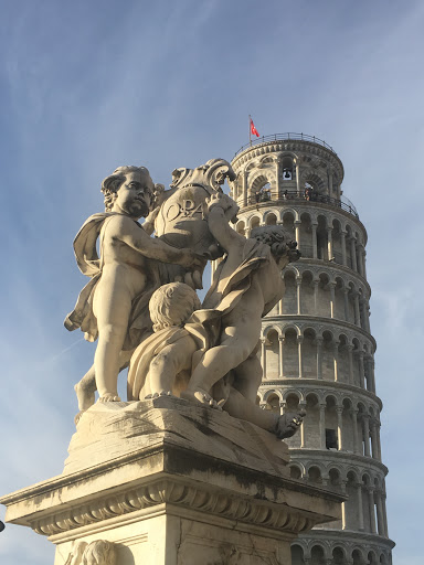 Statue in Piazza Arcivescovado