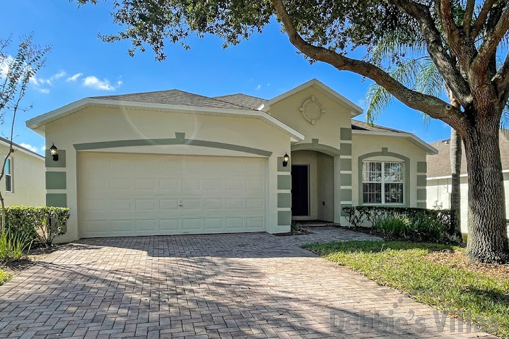 Orlando vacation villa, close to Disney, games room, south-facing pool, freestanding hot tub