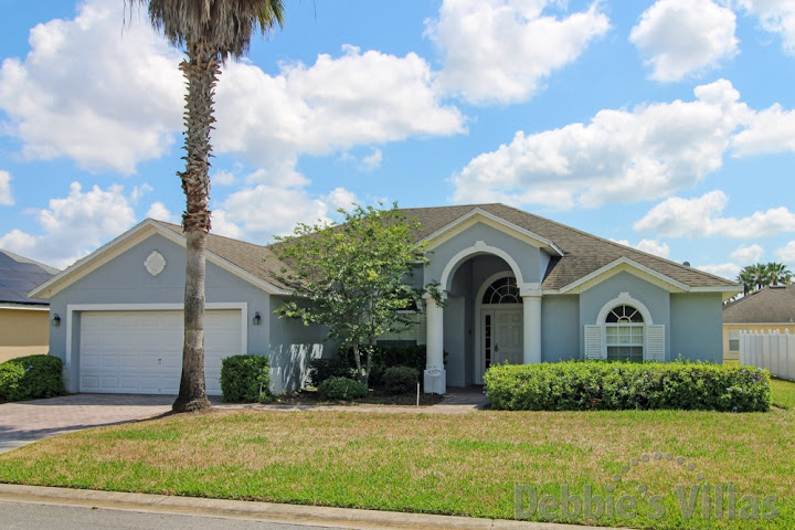 Orlando rental villa, close to Disney, games room, private pool and spa