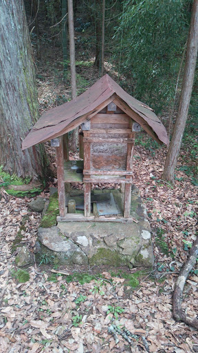 山の神の祠