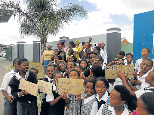 TAKING A STAND: Pupils and parents from Nomfuneko Junior Primary held placards outside the Eastern Cape education department headquarters in Zwelitsha yesterday Picture: MSINDISI FENGU