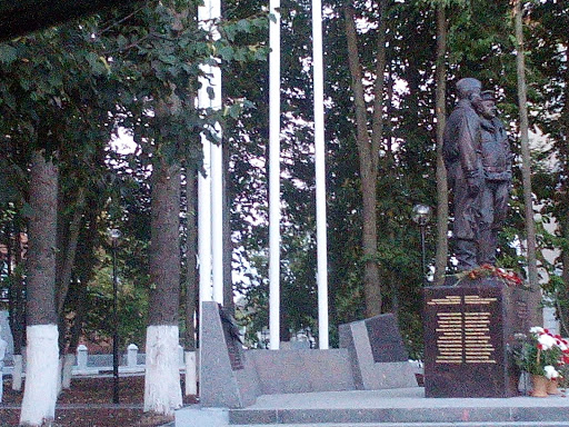Памятник Полку Нормандия-Неман