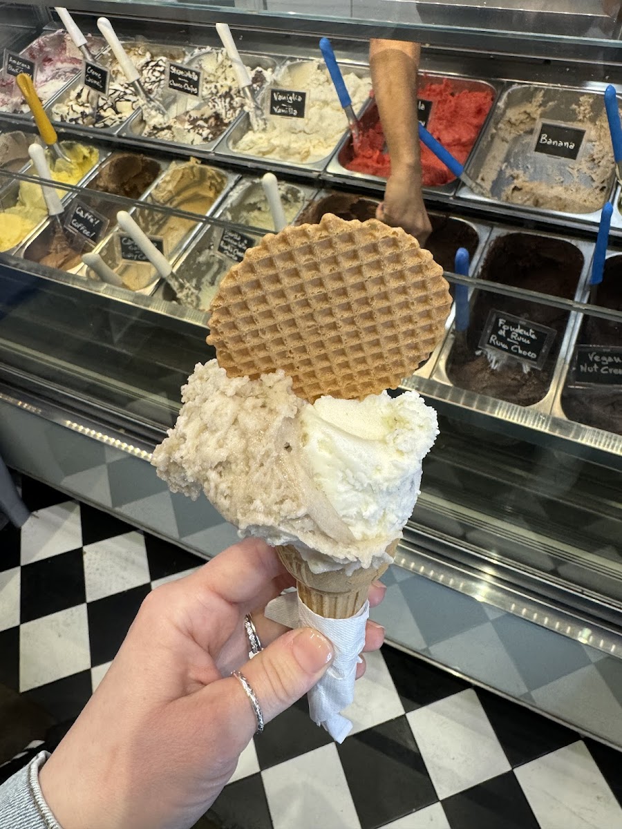 Banana, ricotta and straciatella in a cone