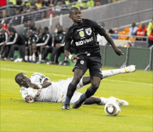 UNLUCKY: Bidvest Wits midfield star Sifiso Myeni dribbles past AmaZulu's Pere Ariweriyai in one of their matches recently. Myeni suffered a broken shin during their clash against Platinum Stars on Wednesday night. Photo: ANTONIO MUCHAVE