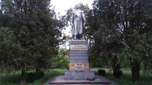 Памятник Б. Хмельницкому