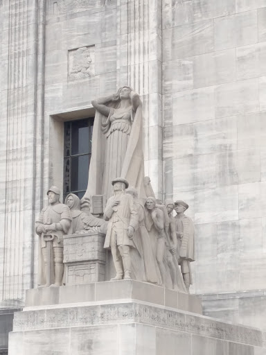 Statues on State Capitol (West)