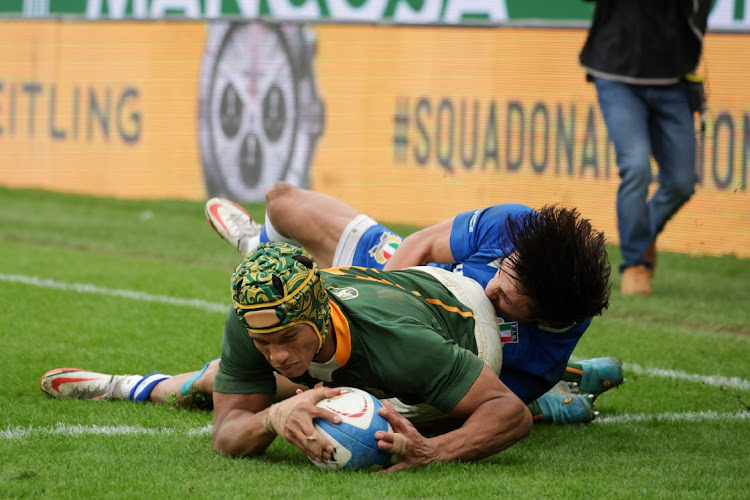 Kurt-Lee Arendse of South Africa scores try during the 2022 Castle Lager Outgoing Tour match between Italy and South Africa at Stadio Luigi Ferraris on November 19, 2022 in Genoa, Italy.