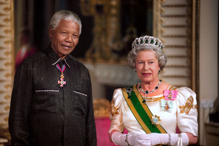 South African President Nelson Mandela stands with Queen Elizabeth II on his arrival at Buckingham Palace, London, for a state banquet in his honour on May 3 2000.