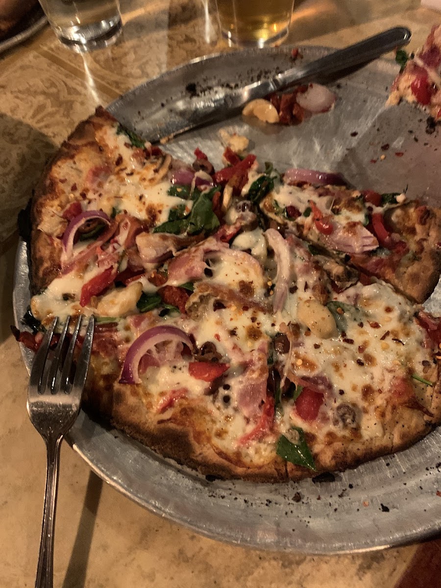 Veggie pizza with prosciutto GF