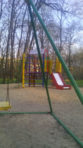 Детская площадка в сан. Цюрупы