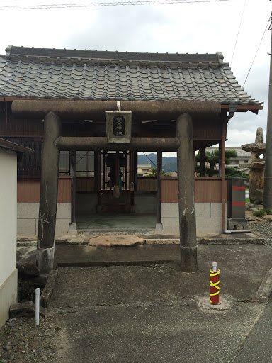 寳入神社