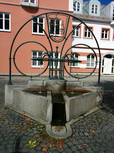 Brunnen mit Wappen