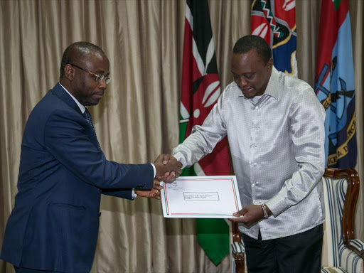 Equatorial Guinea Foreign Aff airs minister Agapito Mba Mokuy and President Uhuru Kenyatta at State House, Nairobi /PSCU