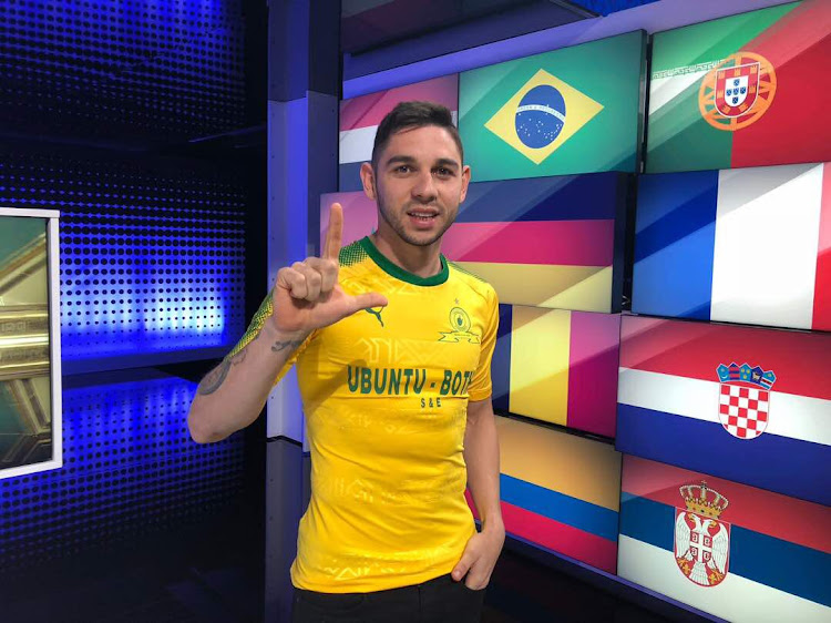 Mamelodi Sundowns' Venezuelan striker Jose Ali Meza has put pen to paper with the South African champions.