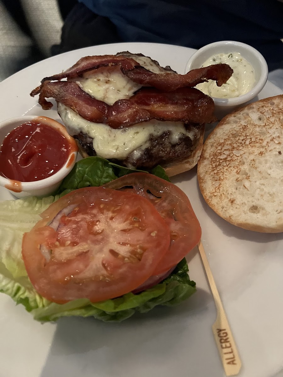 Cheeseburger with bacon, gf bun