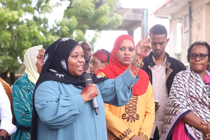 Governor Fatuma Achani and residents during the launch of the construction of the newborn unit at Msambweni County Referral Hospital in Kwale county on Friday, April 26, 2024.