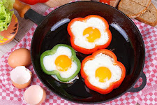 Fried Eggs with Capsicum and Onion Rings