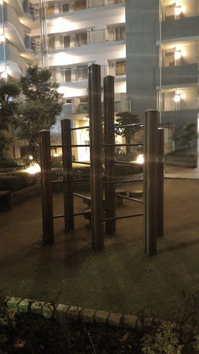 日根野駅前公園　木登り遊具