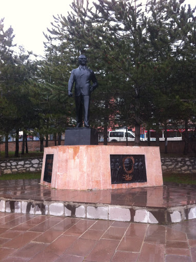Hükümet Konağı Atatürk Büstü