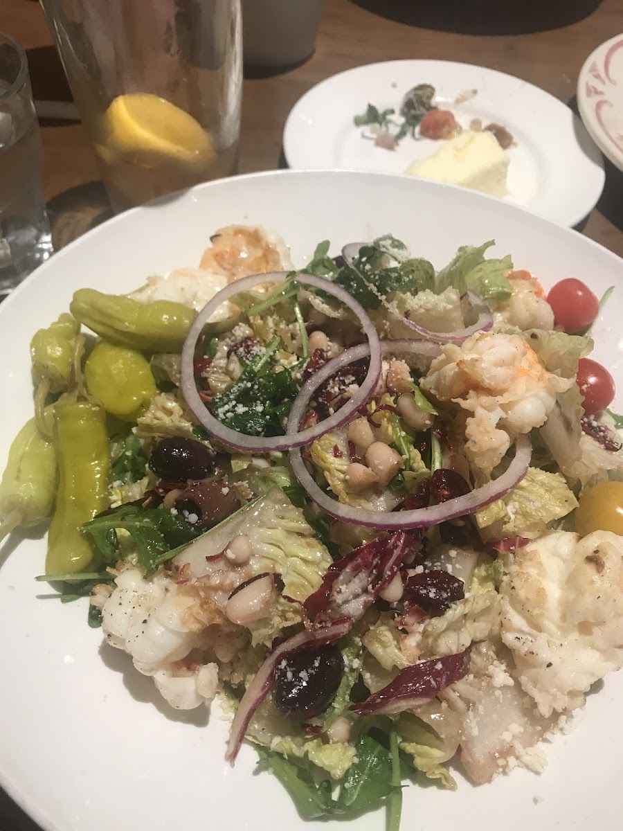 Jimmy's salad with prawns