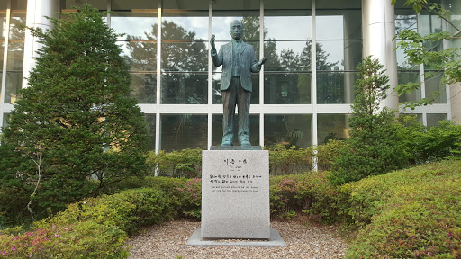 Statue of Yi Jun