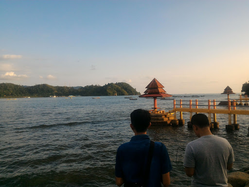 Gazebo 1 Pantai Carocok Painan