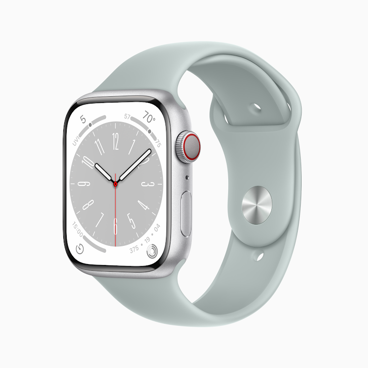 Apple Watch S8 aluminum silver.