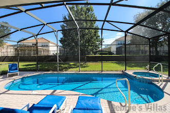 Windsor Hills villa in Kissimmee with a private pool and spa