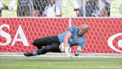 SAFE HANDS : Kaizer Chiefs goalkeeper Arthur Bartman Photo: Gallo IMages