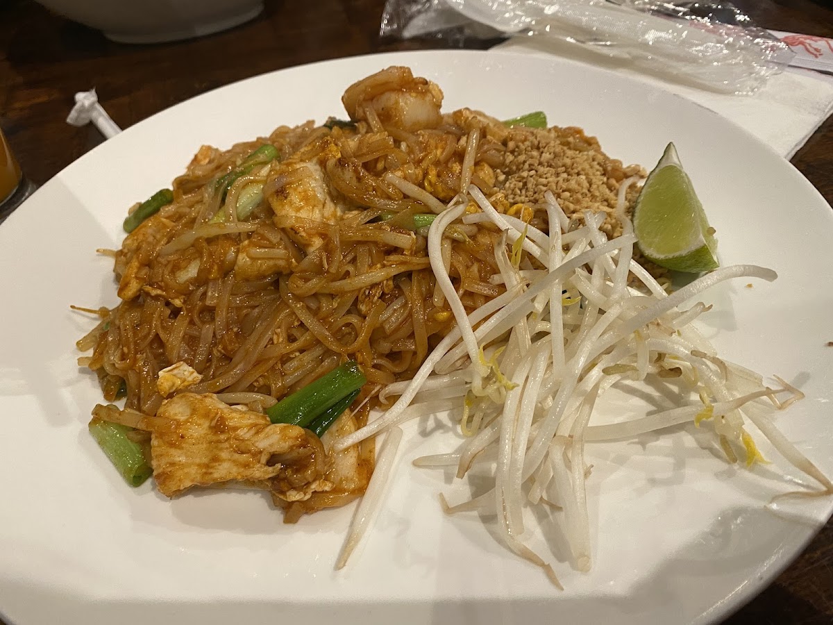 Pad Thai w/ chicken and shrimp