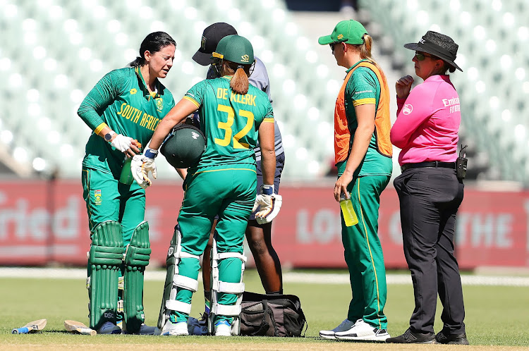 Proteas all-rounder Marizanne Kapp had to retire hurt after being struck on the arm during Saturday's first ODI against Australia in Adelaide. Picture: GETTY IMAGES/SARAH REED