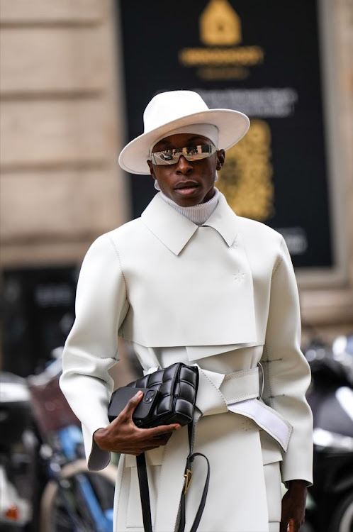 A guest wears a white felt / wool cap during the Paris Fashion Week 2022-2023 in France.