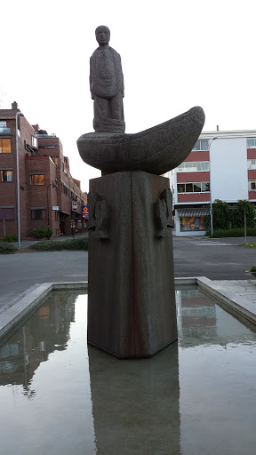 Gutten I Båten Statue