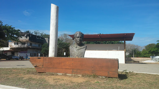 Busto Cabloco Bernardo