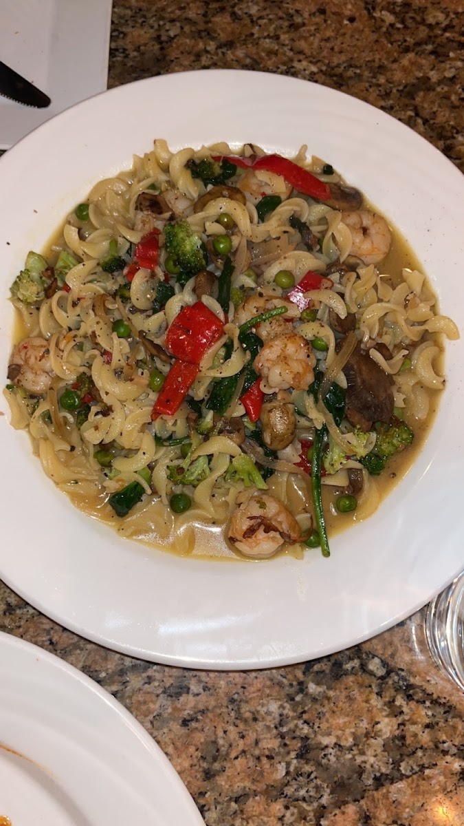 Pasta primavera with shrimp