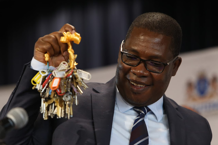 Gauteng education MEC Panyaza Lesufi receives keys for the newly built Noordgesig Primary School. Lesufi said at the launch of the school that we was disturbed to have heard of the torching of another school, Khutlo-Tharo Secondary school in Sebokeng.