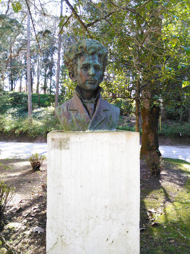 Busto Américo Gomes